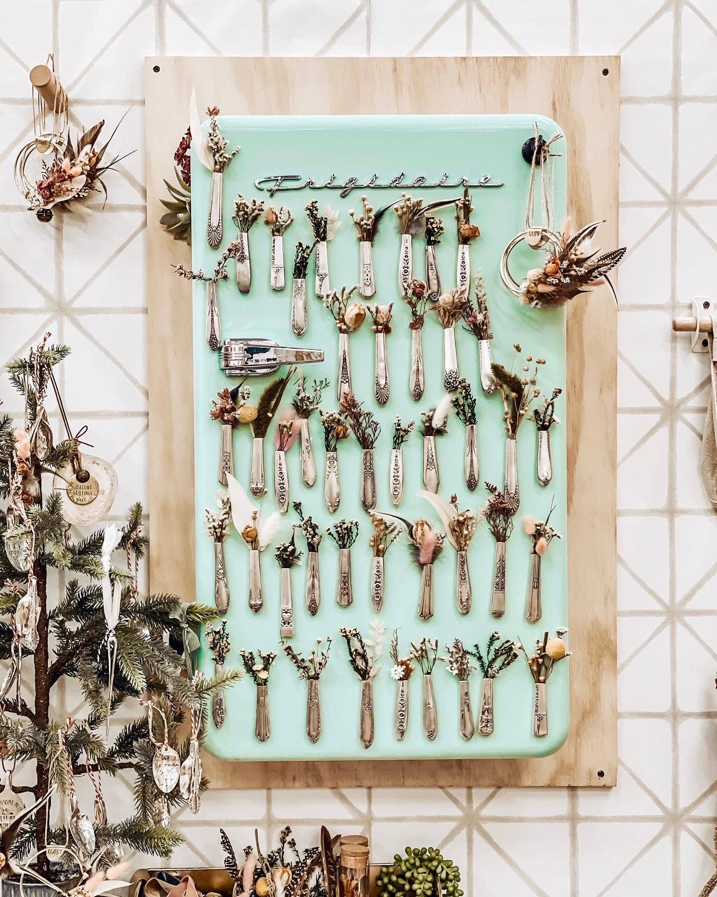 Bud Vase Magnet